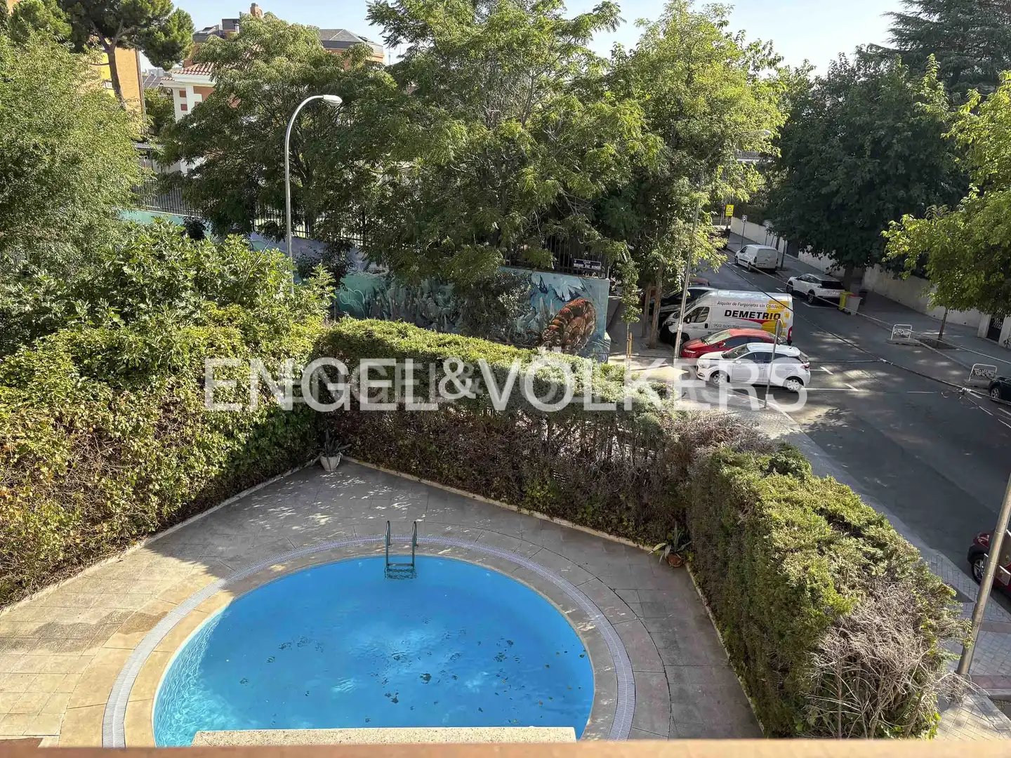 Piscina de Estudi de lloguer en Madrid amb Aire condicionat, Calefacció i Jardí privat