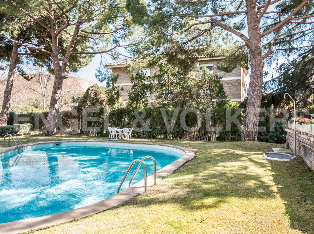 Swimming pool of Apartment to rent in  Barcelona Capital  with Air Conditioner, Heating and Private garden