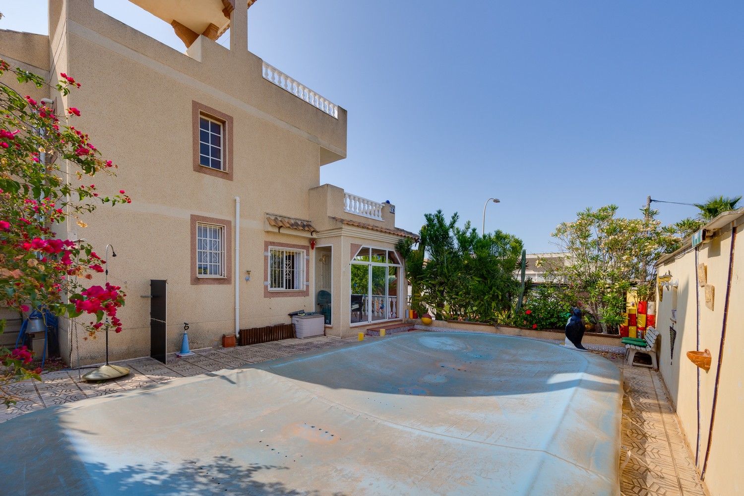 Exterior view of House or chalet for sale in Torrevieja  with Air Conditioner, Heating and Private garden