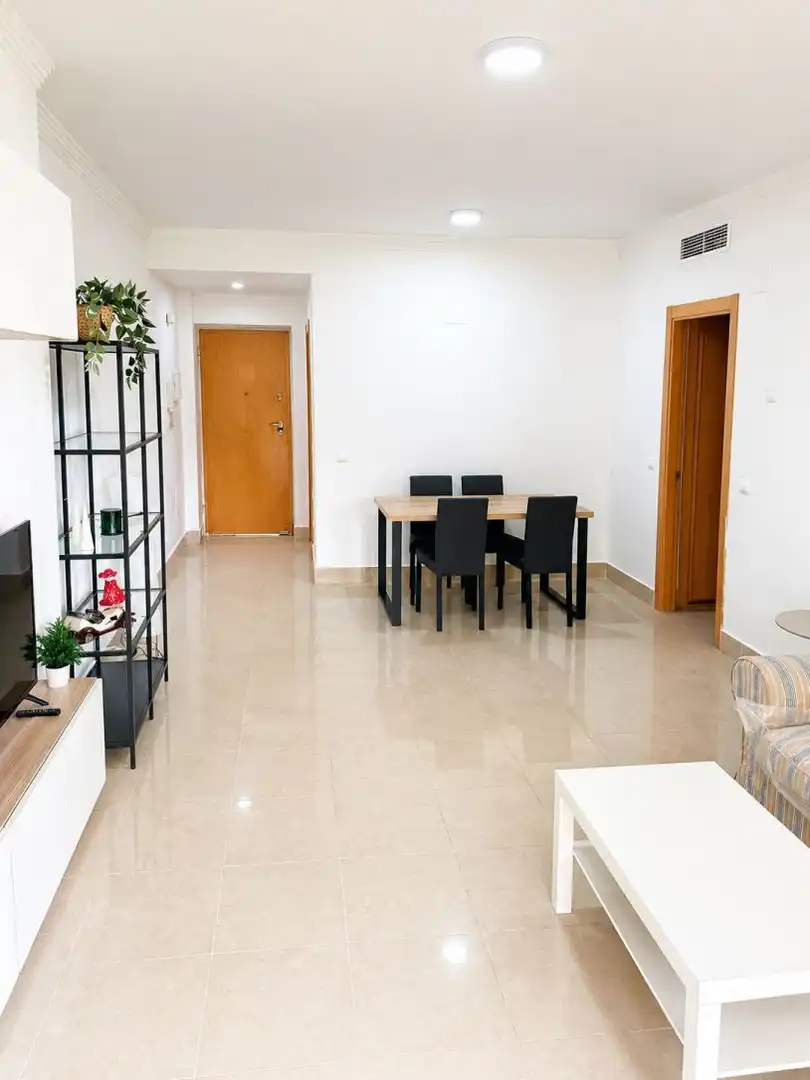 Menjador de Apartament de lloguer en Marbella amb Aire condicionat, Calefacció i Jardí privat