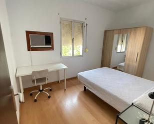 Bedroom of Apartment to share in  Sevilla Capital