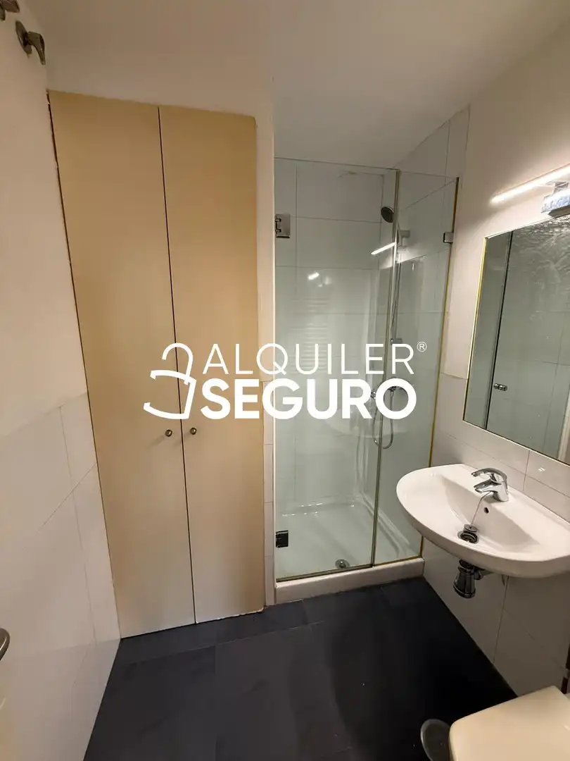 Baño de Piso de alquiler en Madrid con Aire acondicionado, Calefacción y Terraza