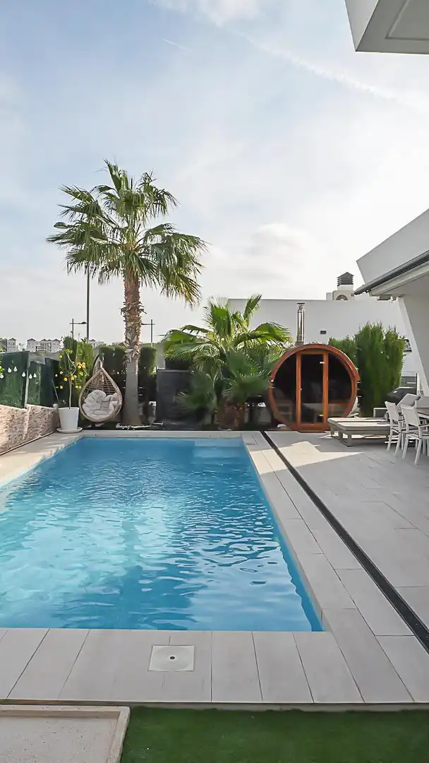 Piscina de Casa o xalet de lloguer en Finestrat amb Aire condicionat, Calefacció i Jardí privat
