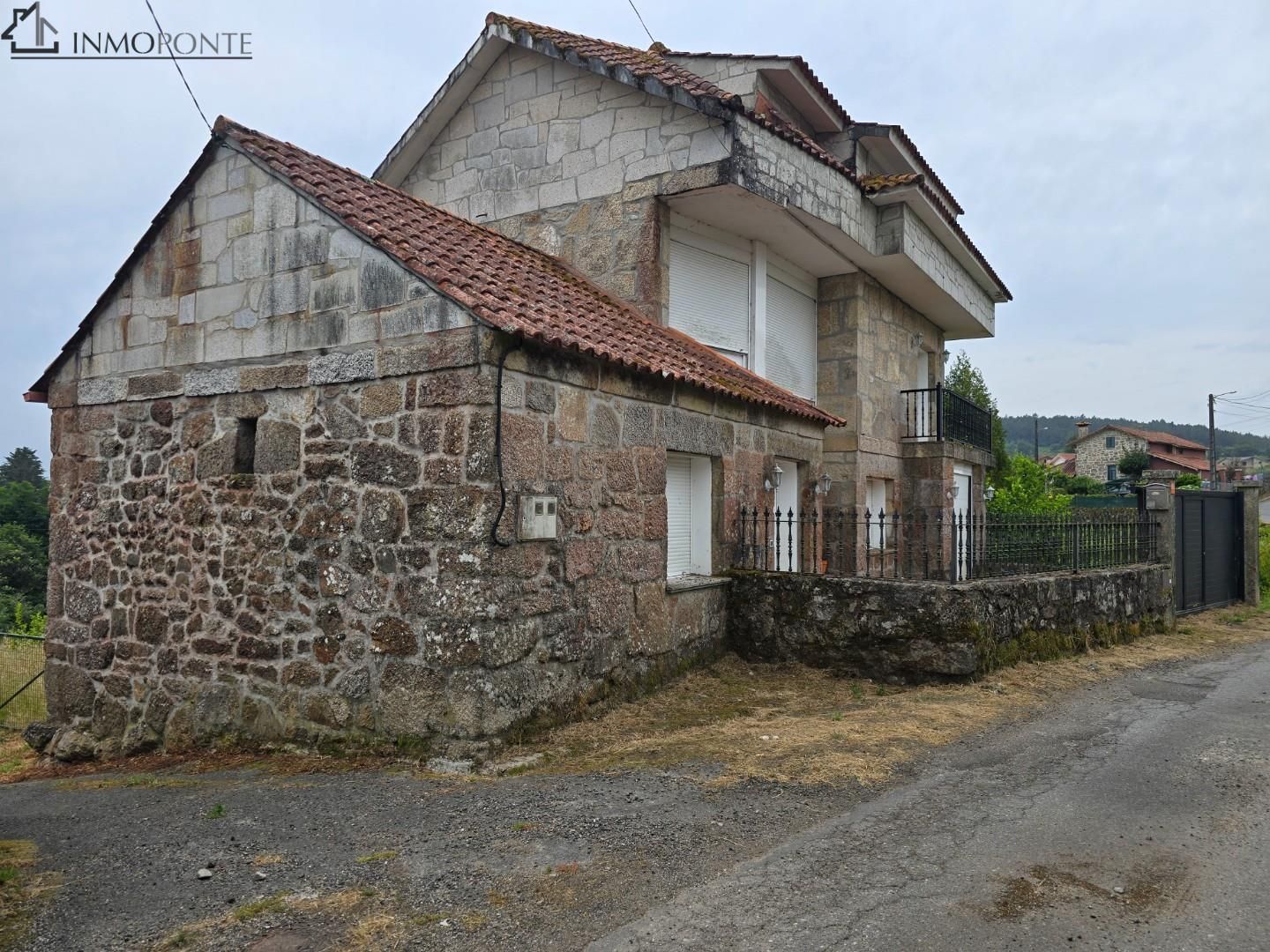 Vista exterior de Casa o xalet en venda en Ponte Caldelas amb Jardí privat