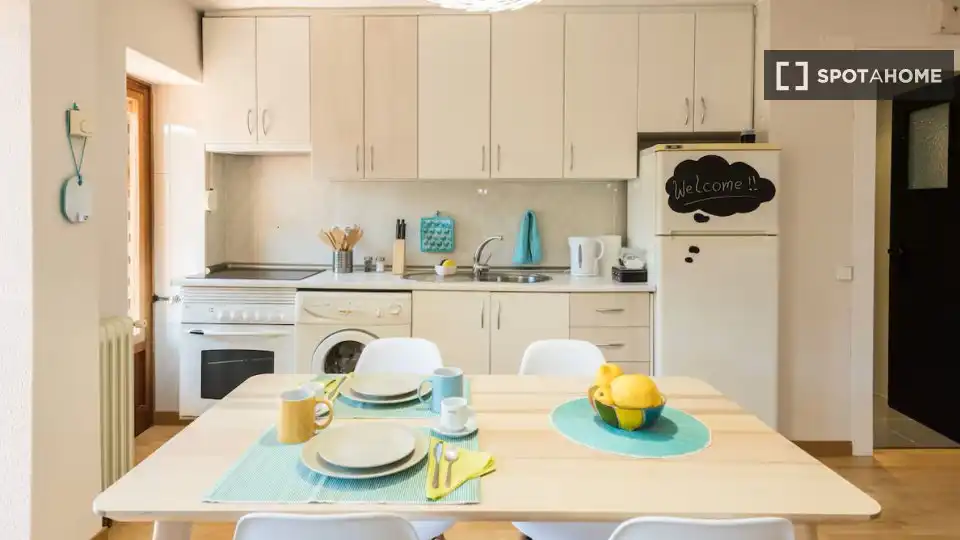 Cocina de Piso de alquiler en Madrid con Aire acondicionado, Calefacción y Amueblado