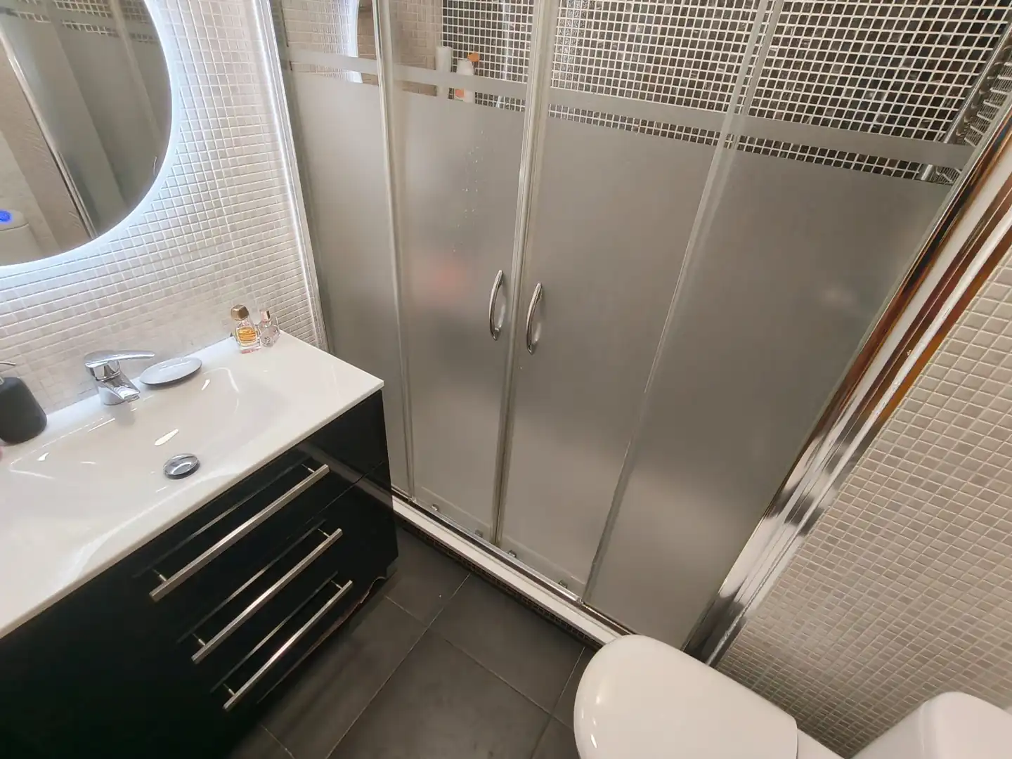 Badezimmer von Wohnungen zum Verkauf in Cambrils mit Klimaanlage, Terrasse und Ofen