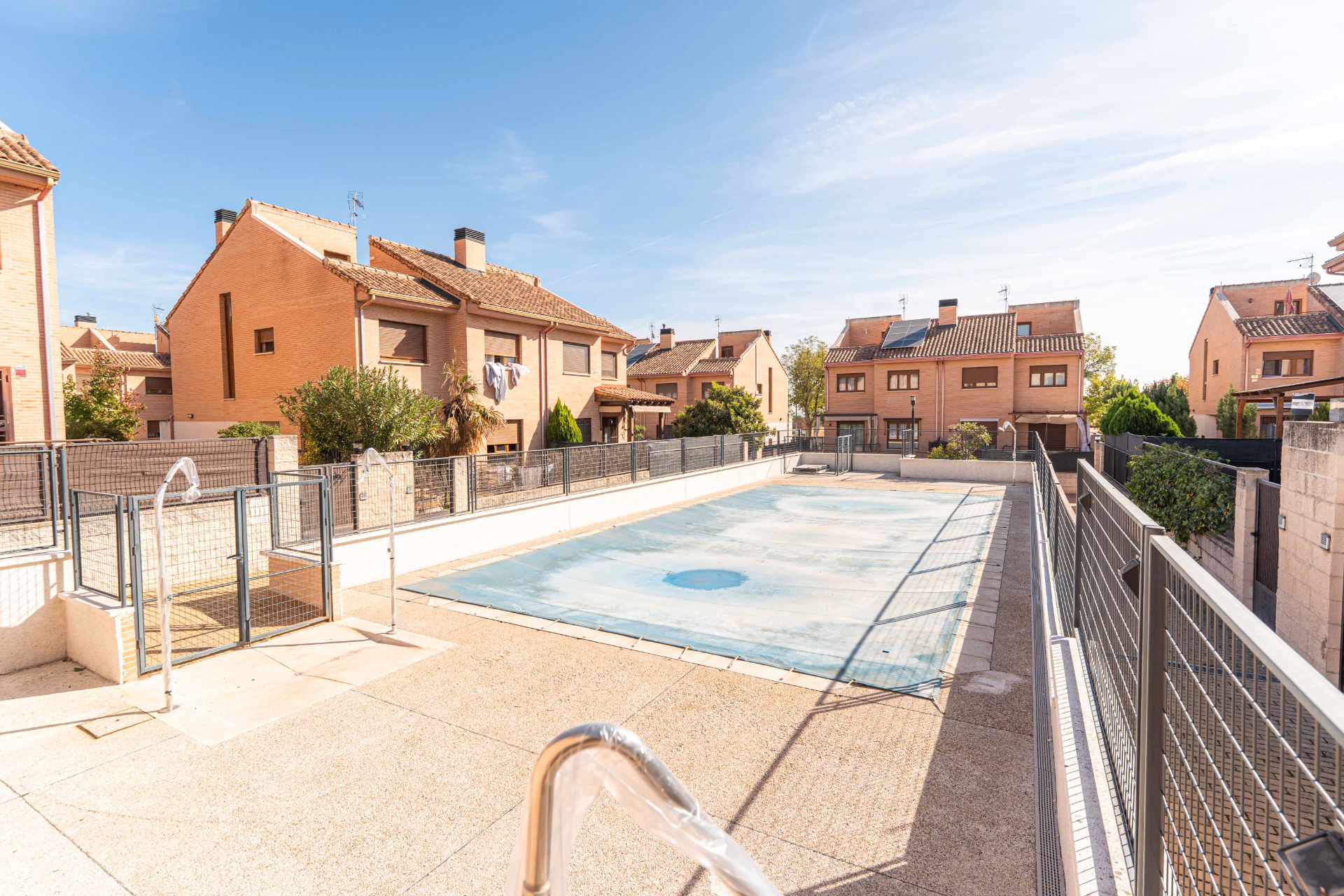 Swimming pool of Single-family semi-detached for sale in Navalcarnero  with Air Conditioner, Heating and Private garden