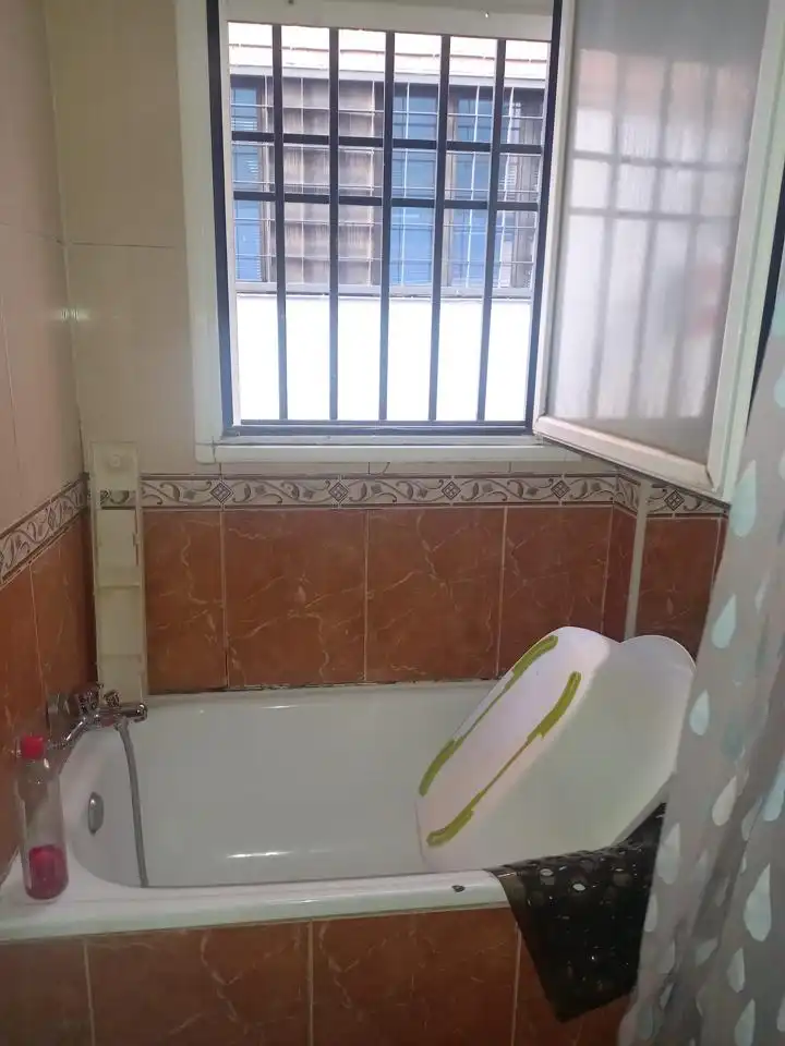 Badezimmer von Erdgeschoss zum Verkauf in Zaragoza mit Heizung und Abstellraum