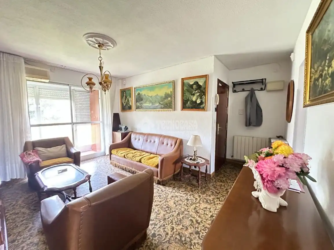 Living room of Flat for sale in Madrid  with Air Conditioner, Heating and Parquet flooring