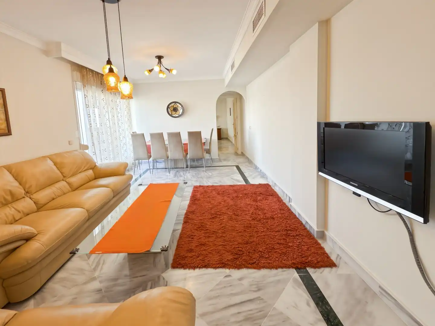 Sala d'estar de Àtic en venda en Marbella amb Aire condicionat, Terrassa i Piscina comunitària