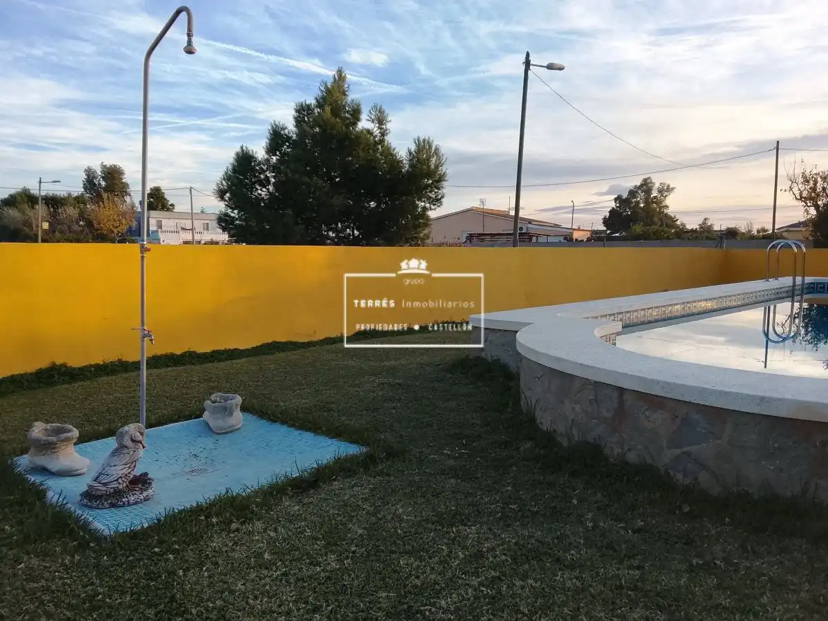 Piscina de Casa o xalet en venda en Castellón de la Plana / Castelló de la Plana amb Calefacció, Terrassa i Moblat