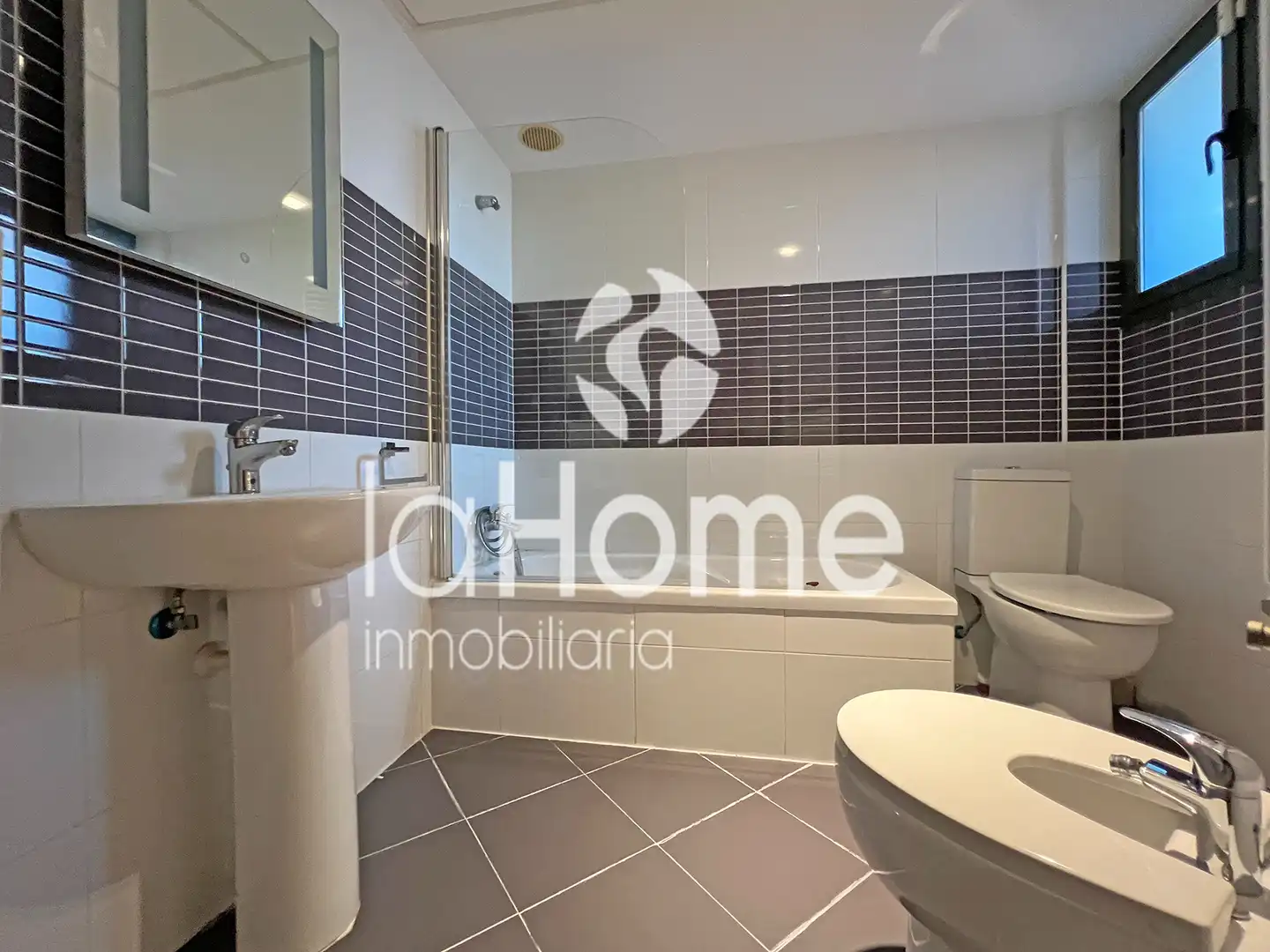 Baño de Casa adosada en venta en Bétera con Aire acondicionado, Calefacción y Jardín privado