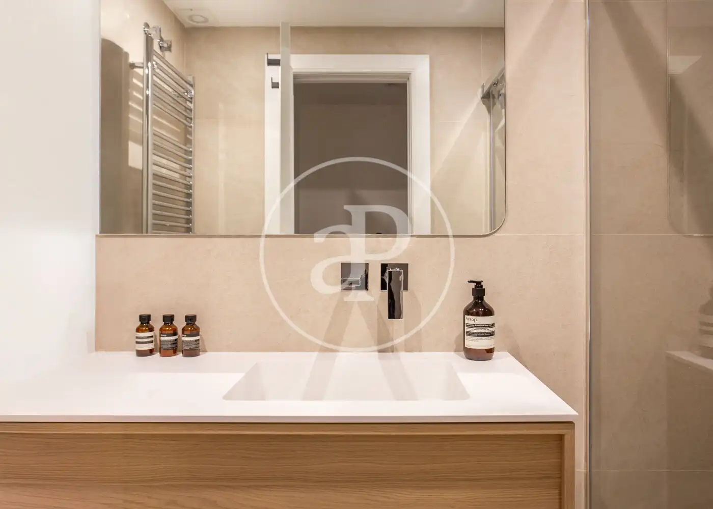 Bathroom of Flat for rent in Madrid  with Air Conditioner, Heating and Furnished
