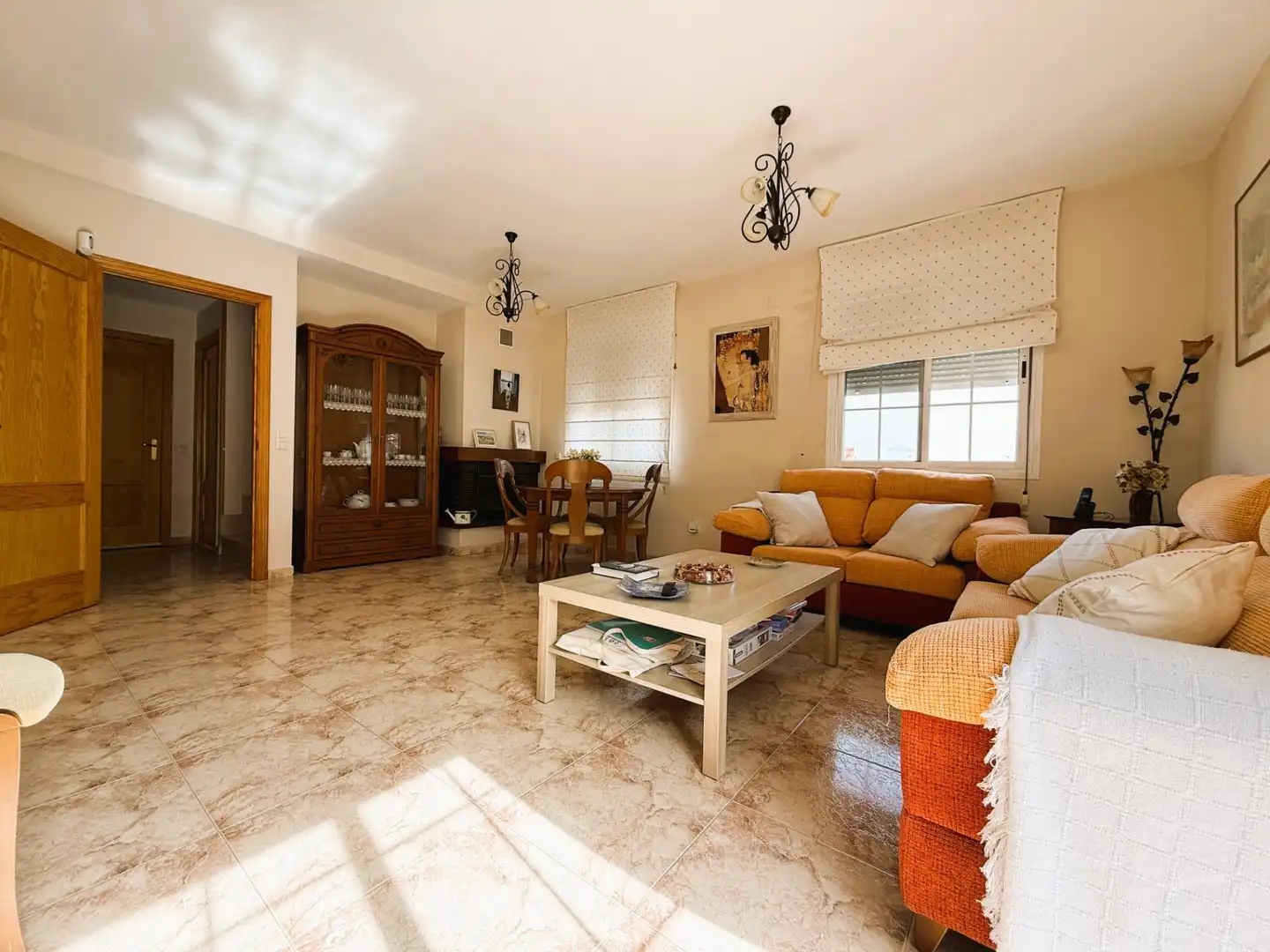 Sala de estar de Casa adosada en venta en Loeches con Calefacción, Jardín privado y Terraza