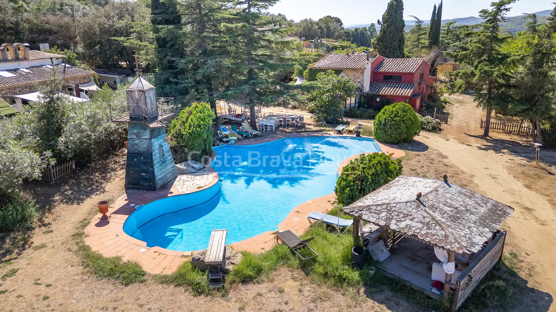 Casa rústica amb piscina en venda a Paratge Ermedàs
