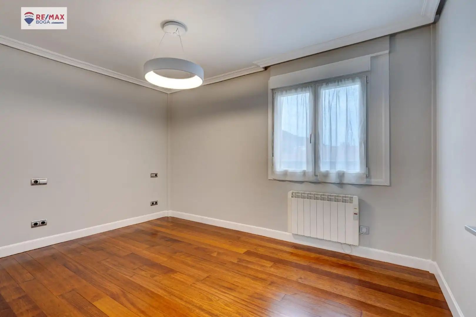 Schlafzimmer von Wohnung zum Verkauf in Zarautz mit Privatgarten