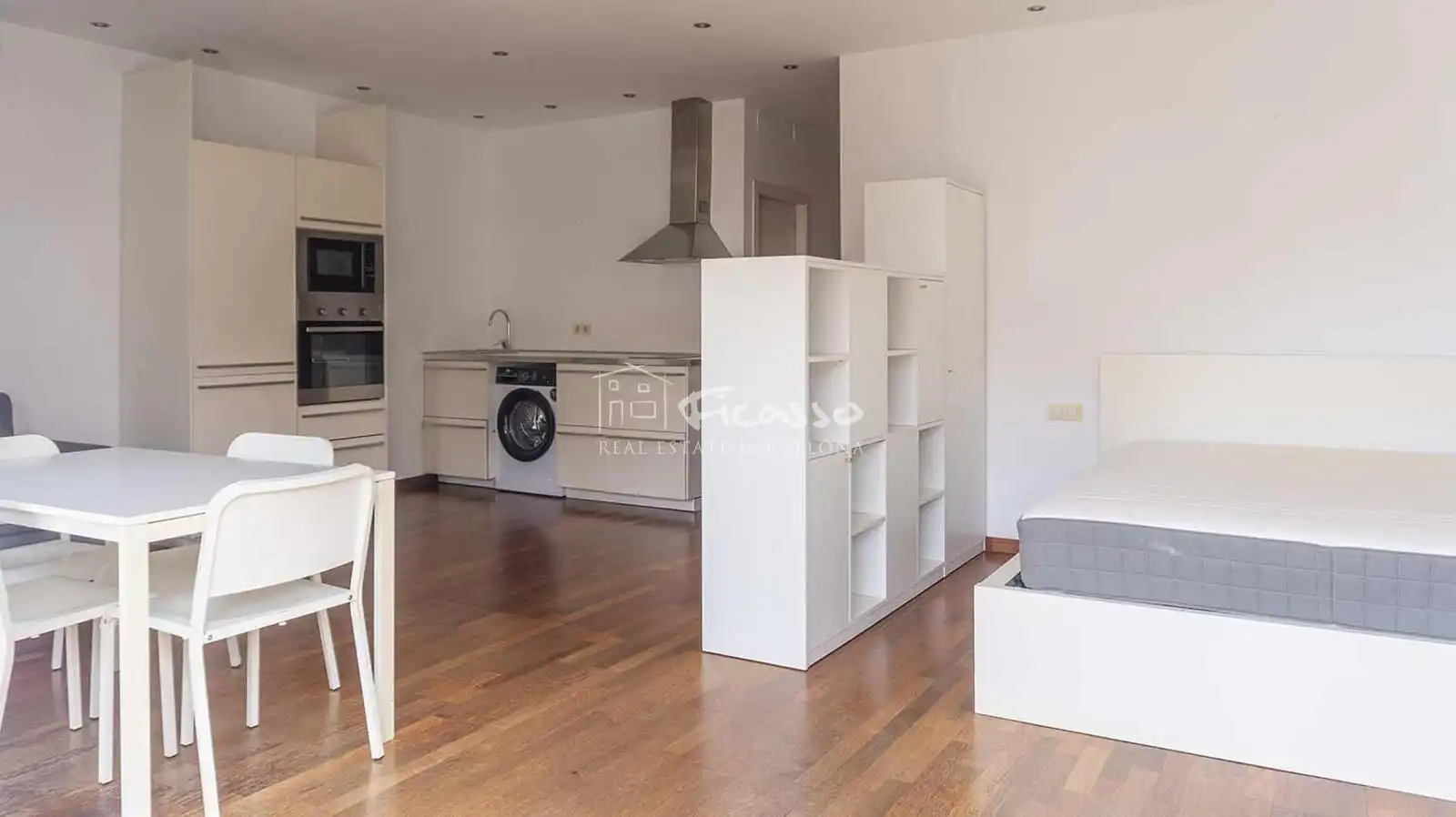 Exterior view of Attic for rent in Barcelona  with Air Conditioner, Heating and Parquet flooring