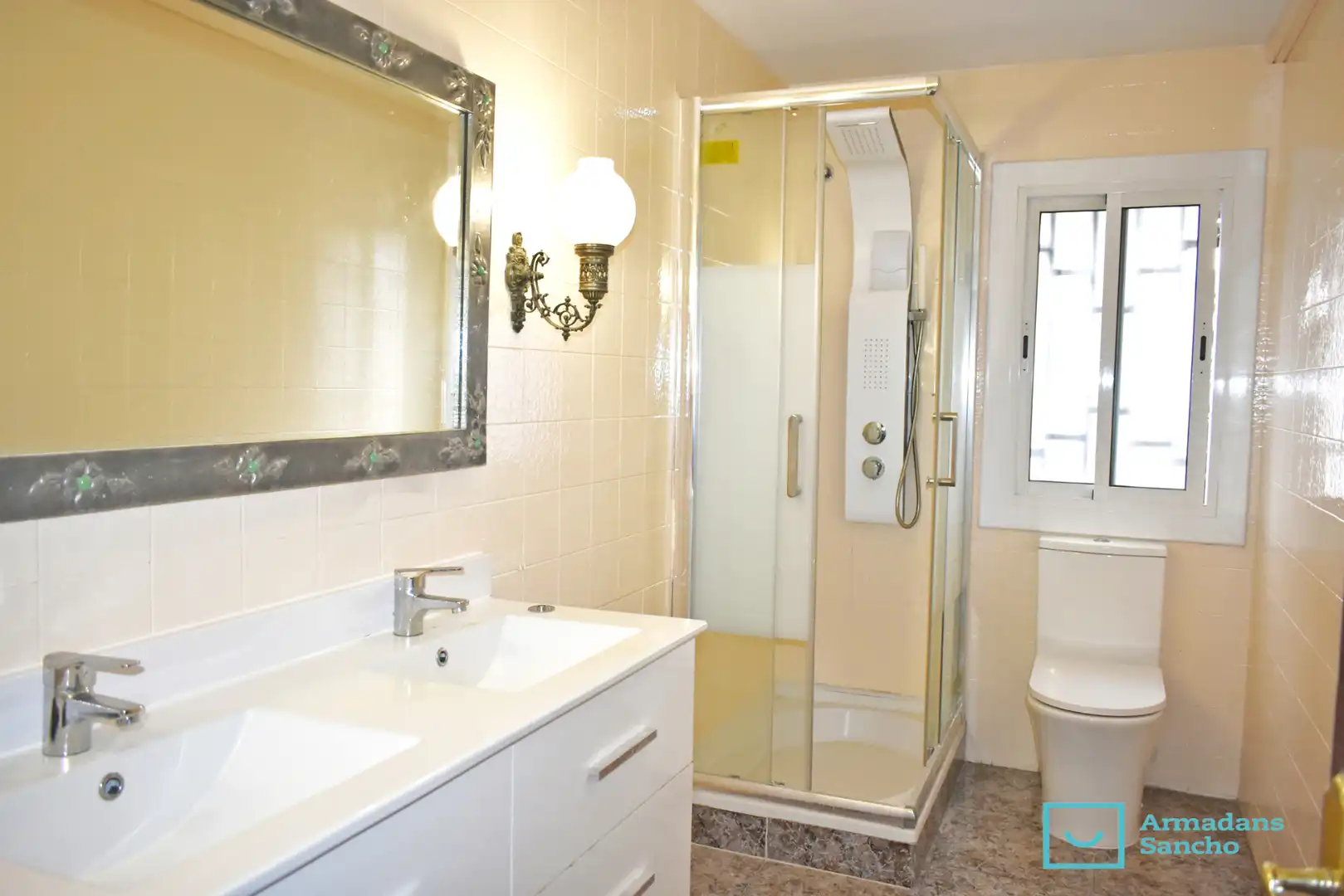 Baño de Casa o chalet de alquiler en Tiana con Horno