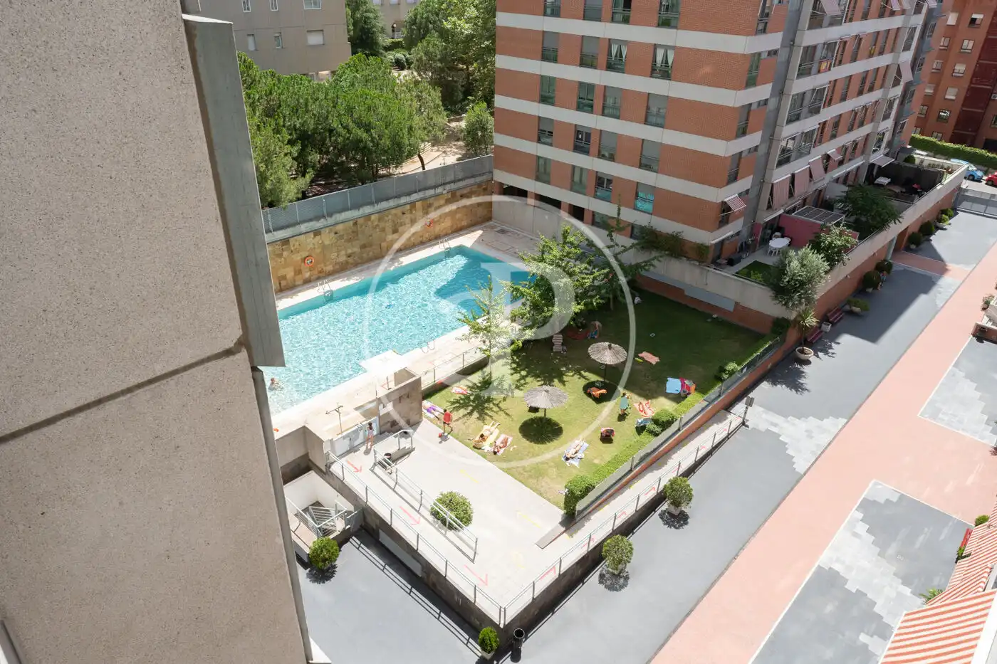 Piscina de Pis de lloguer en Madrid amb Aire condicionat, Calefacció i Traster