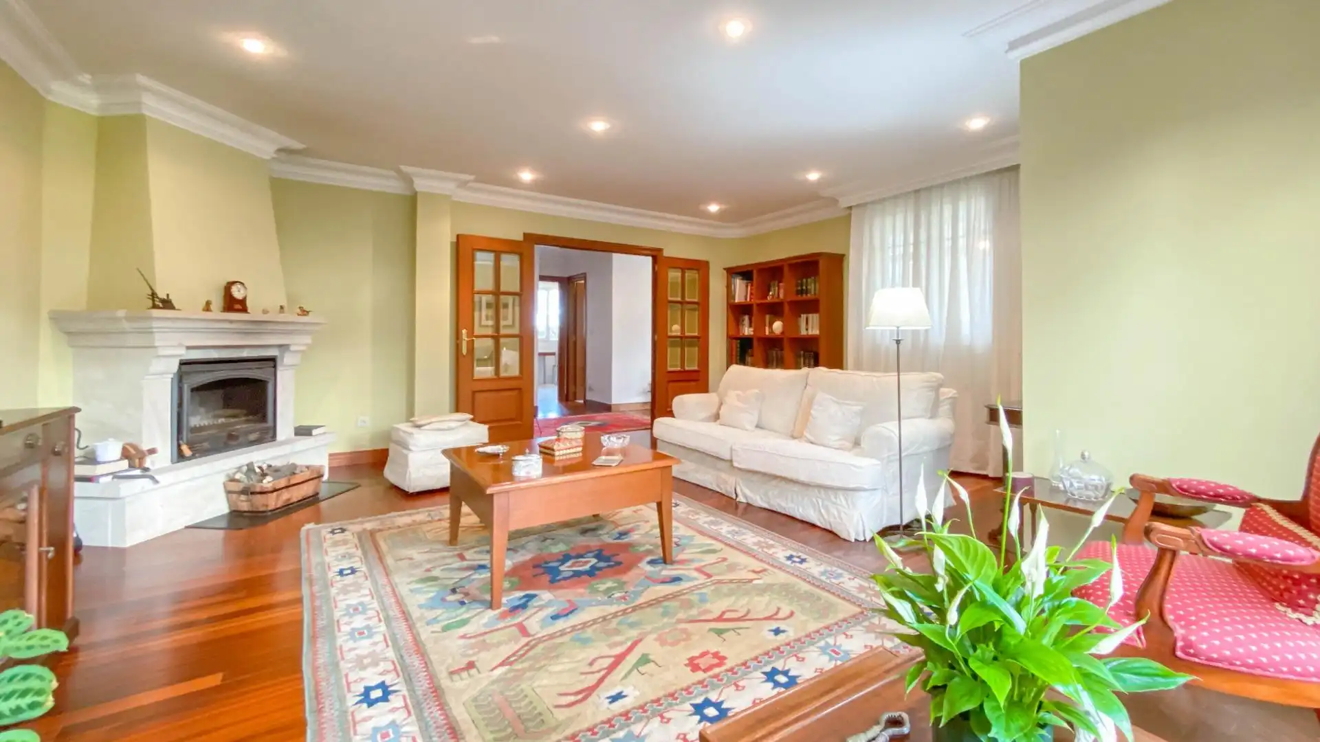 Sala de estar de Casa adosada en venta en Santa Cruz de Bezana con Calefacción, Jardín privado y Trastero