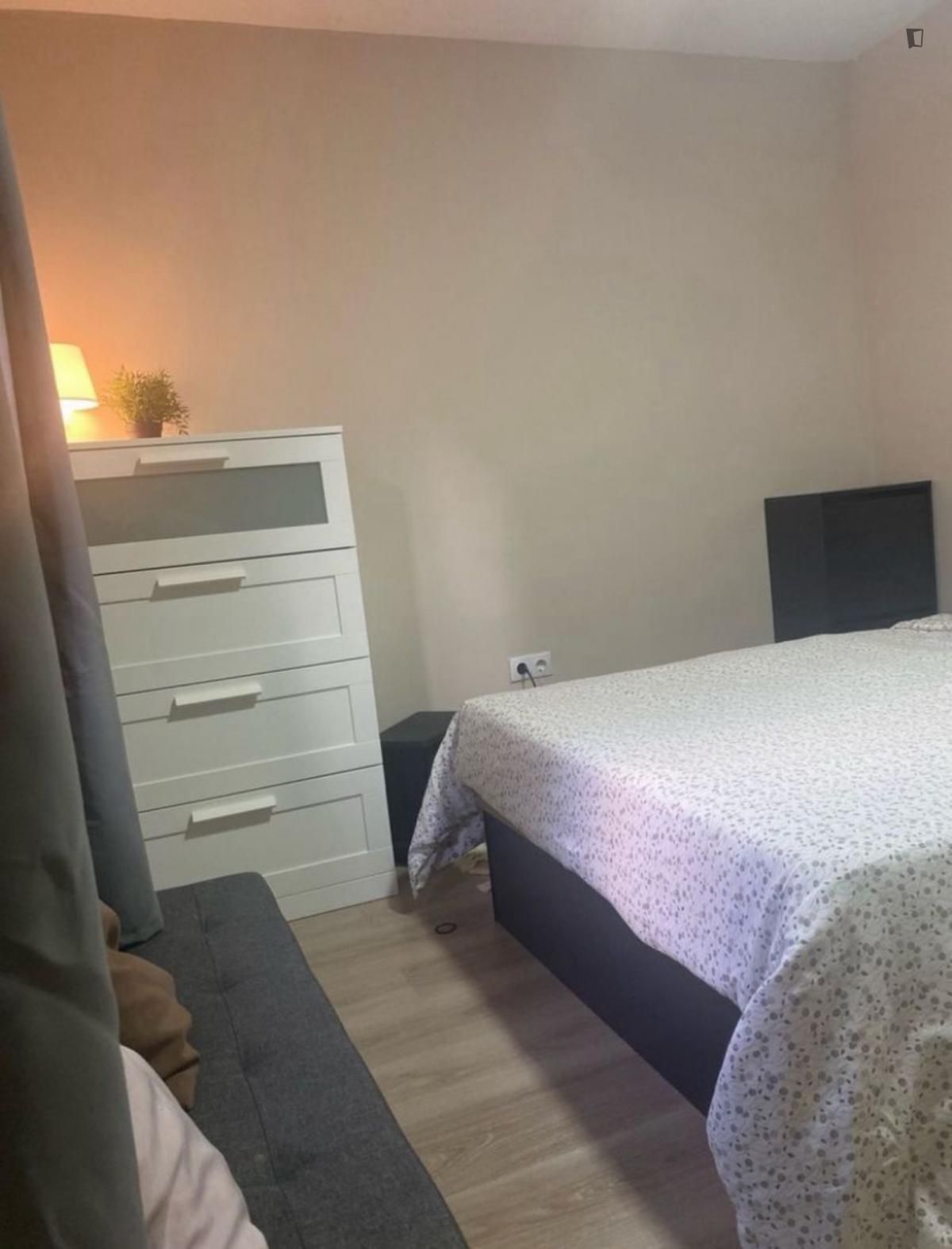 Apartment to share in Pubilla Cases