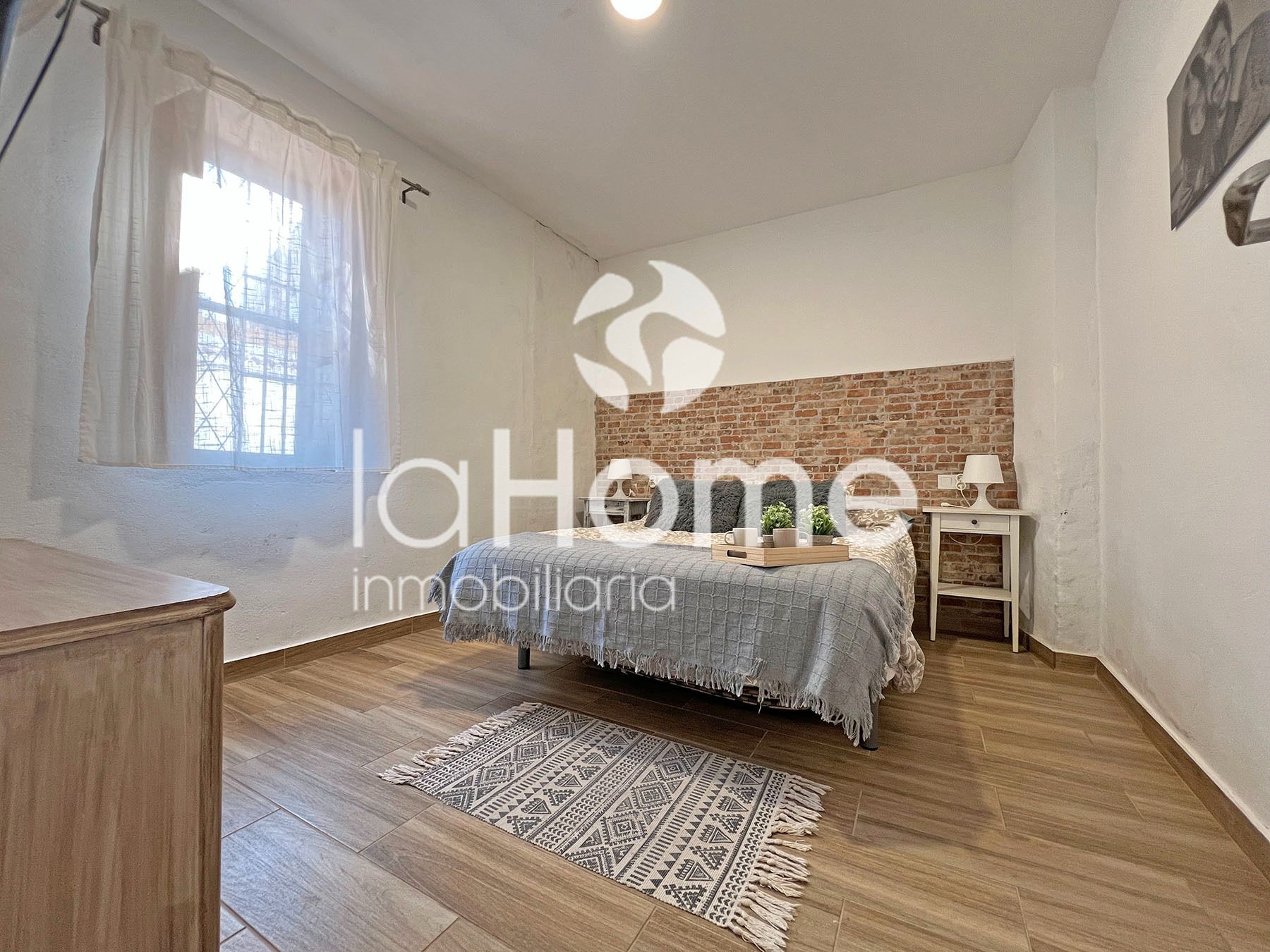 Vista exterior de Casa adosada en venda en Paterna amb Aire condicionat, Terrassa i Forn