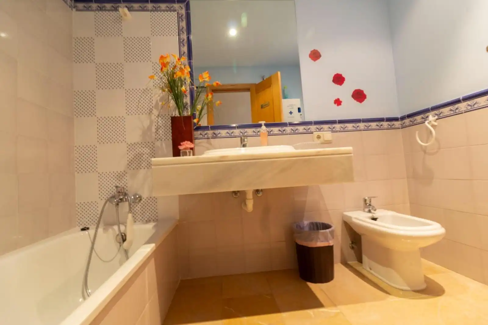 Baño de Apartamento en venta en Marbella con Aire acondicionado, Calefacción y Terraza