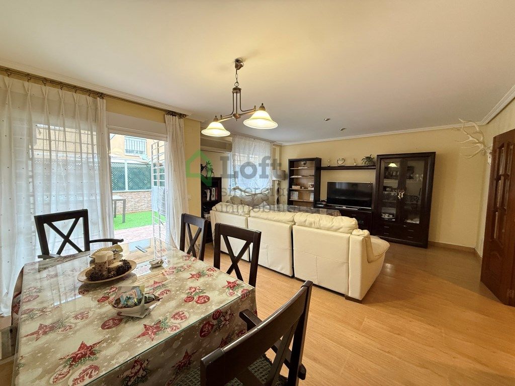 Vista exterior de Casa adosada en venda en Badajoz Capital