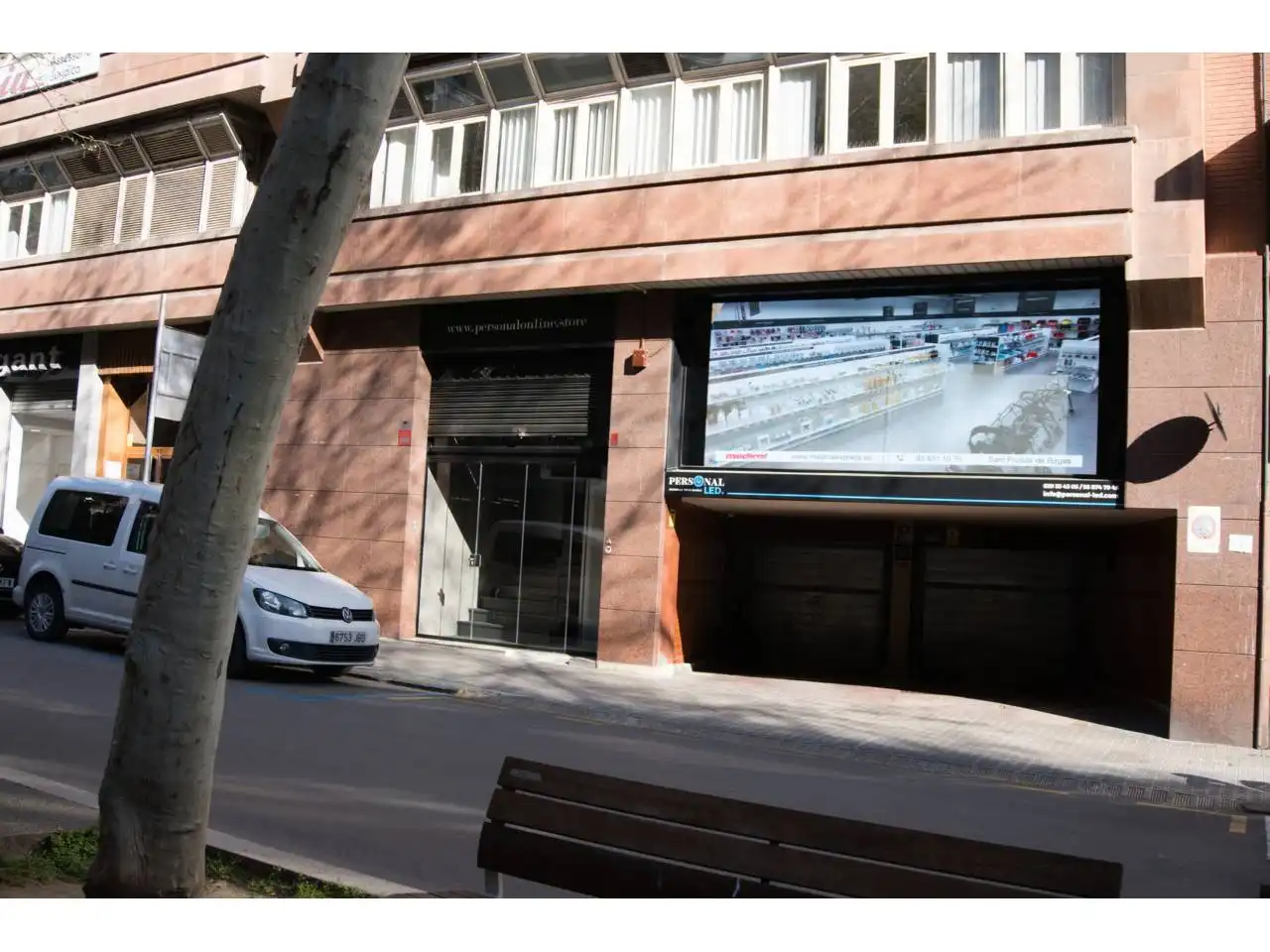 Exterior view of Commercial properties for rent in Manresa  with Air Conditioner and Alarm