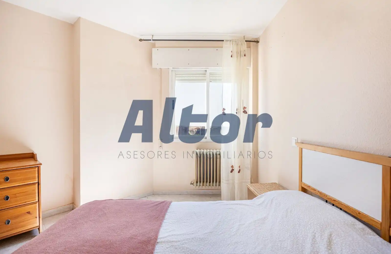 Schlafzimmer von Dachboden zum Verkauf in Fuenlabrada mit Heizung, Terrasse und Alarm