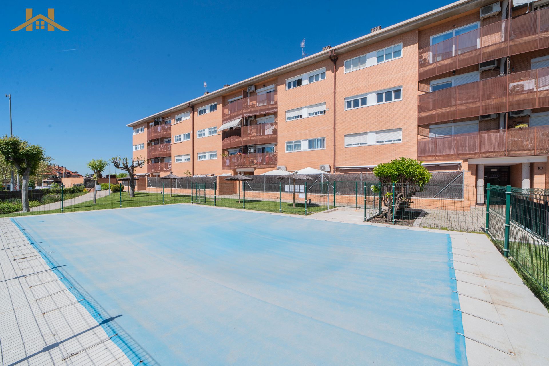 Vista exterior de Pis en venda en Boadilla del Monte amb Calefacció, Terrassa i Traster