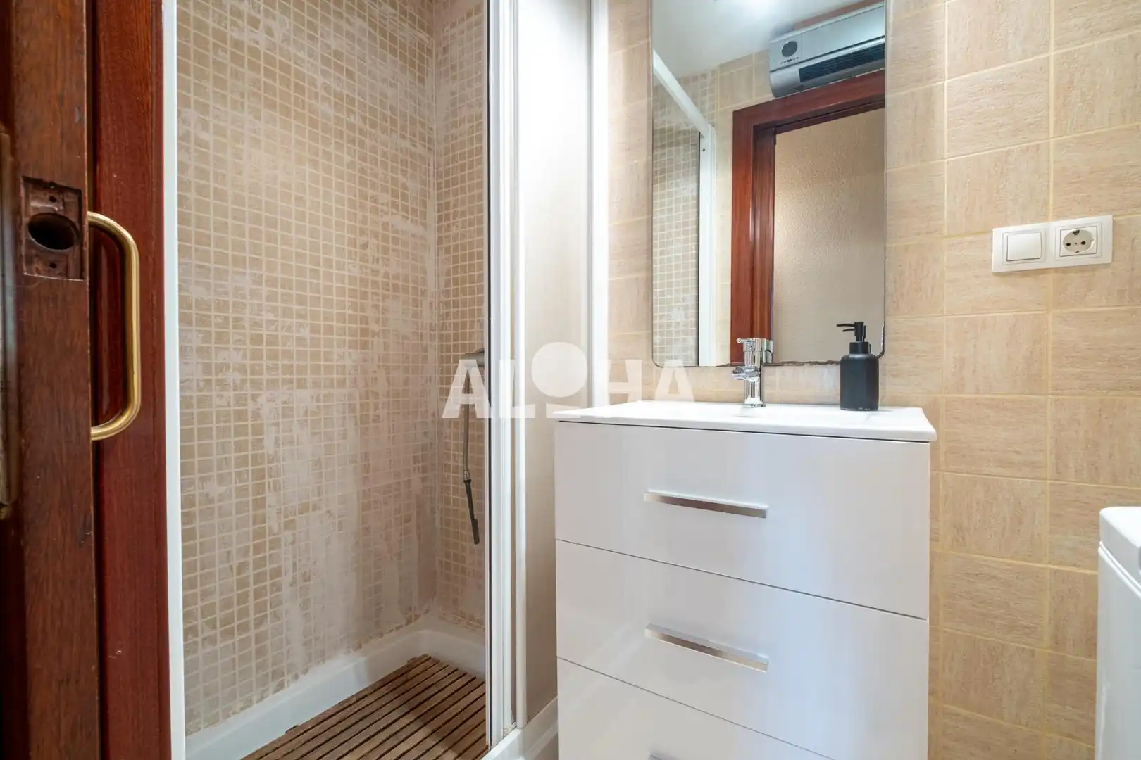 Bathroom of Flat for rent in Valencia  with Air Conditioner, Heating and Furnished