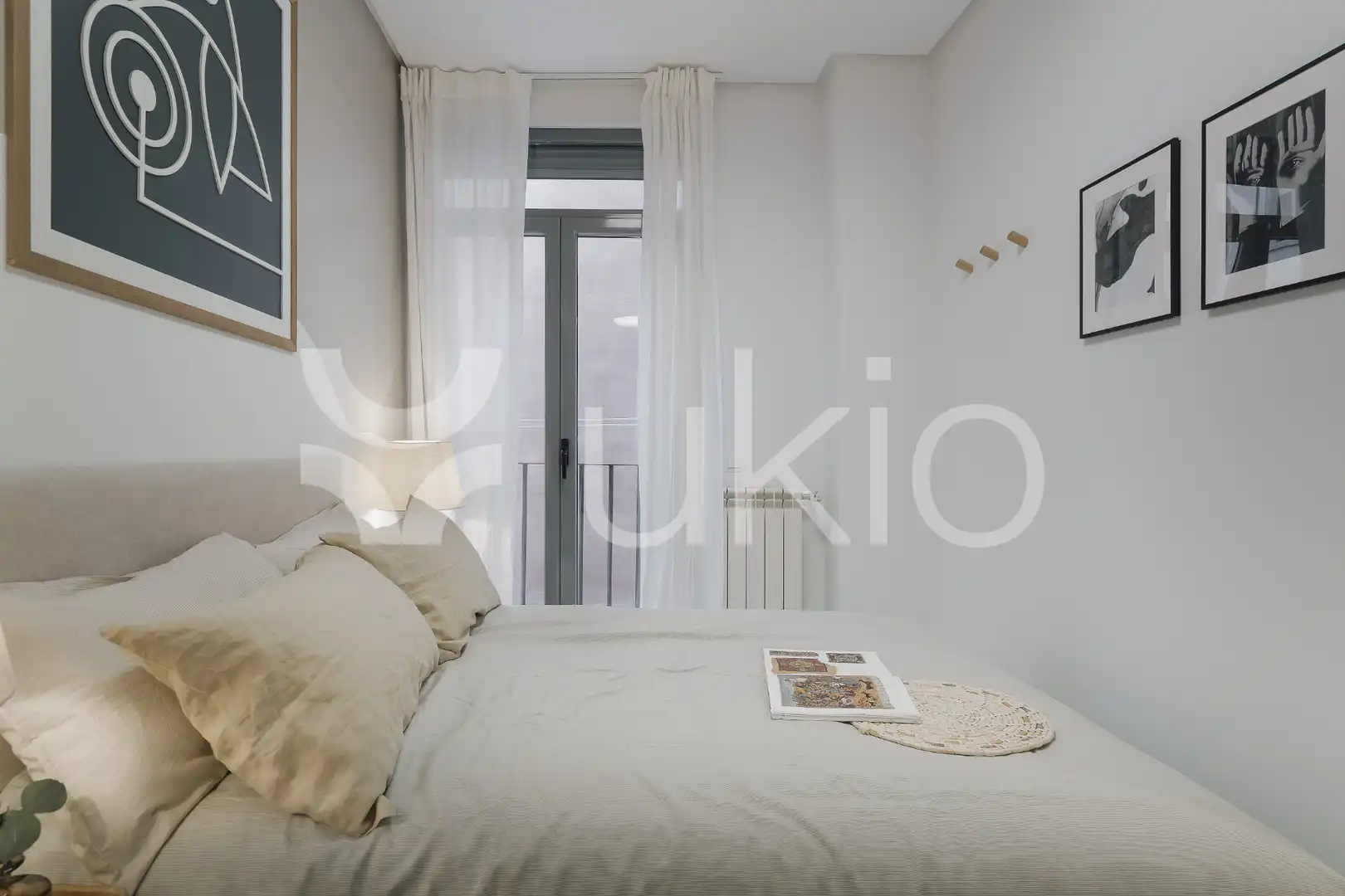 Dormitori de Apartament de lloguer en Madrid amb Aire condicionat, Calefacció i Moblat