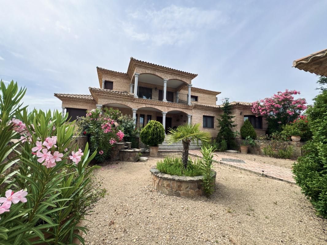 House or chalet for sale in C. Monasterio de San Andres del Arroyo, 1, Los Cigarrales-La Bastida