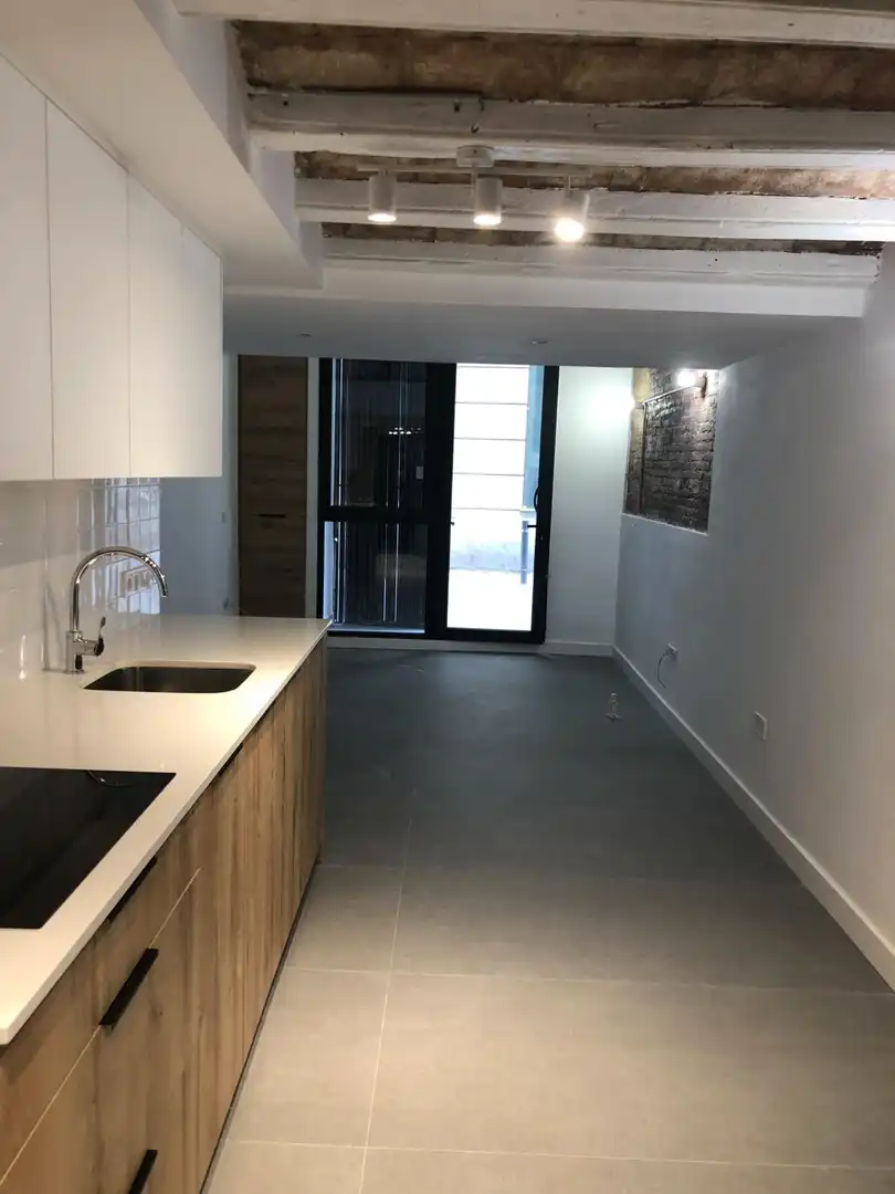 Cuina de Dúplex en venda en Barcelona amb Aire condicionat
