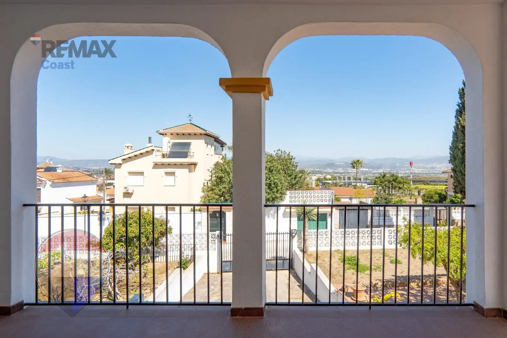 Vista exterior de Casa o xalet en venda en Alhaurín de la Torre amb Piscina comunitària