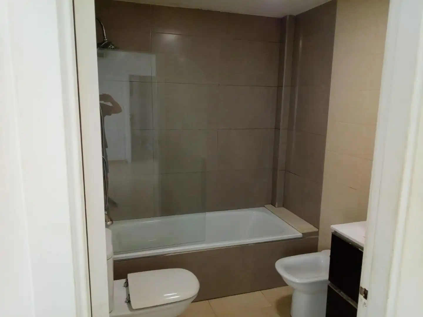 Baño de Dúplex de alquiler en Almoines con Aire acondicionado, Terraza y Amueblado
