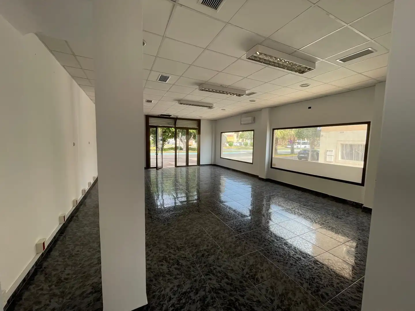 Local de alquiler en El Ejido con Aire acondicionado