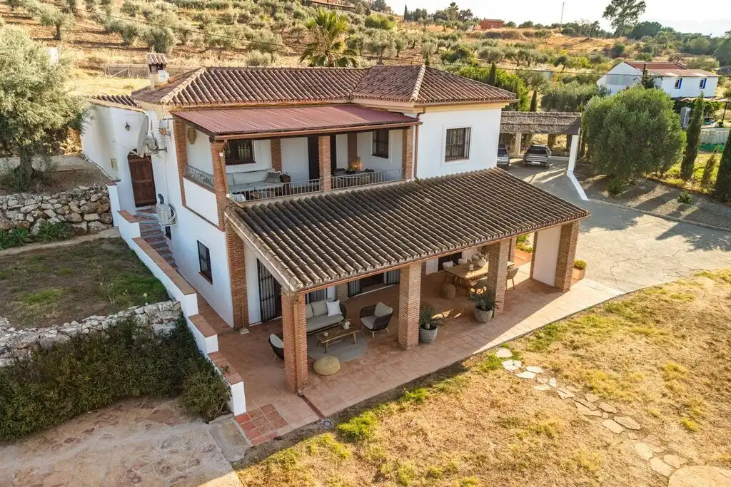 Villa con piscina in vendita a Coín, imagen 3