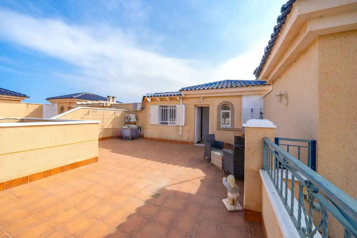 Terrassa de Dúplex en venda en Pilar de la Horadada amb Aire condicionat, Calefacció i Jardí privat