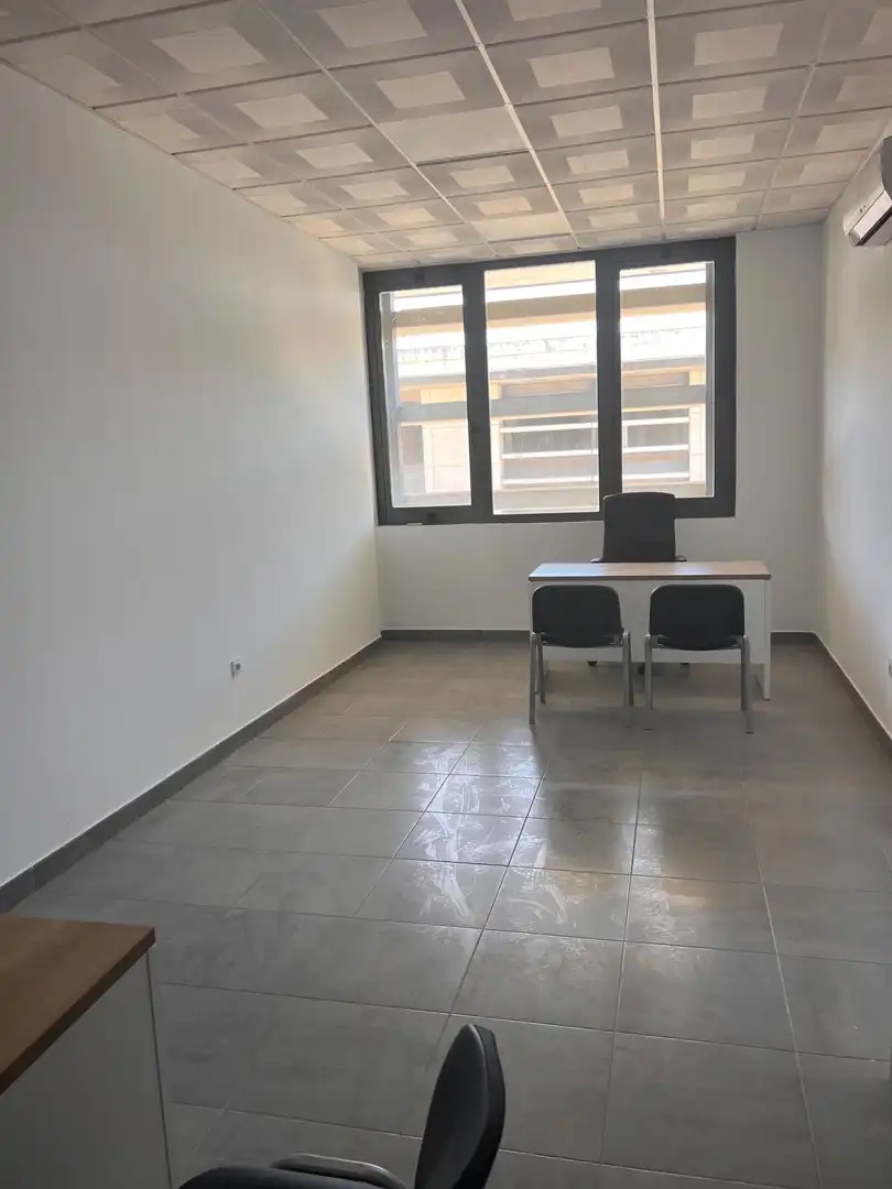 Oficina de alquiler en Camas con Aire acondicionado, Calefacción y Amueblado