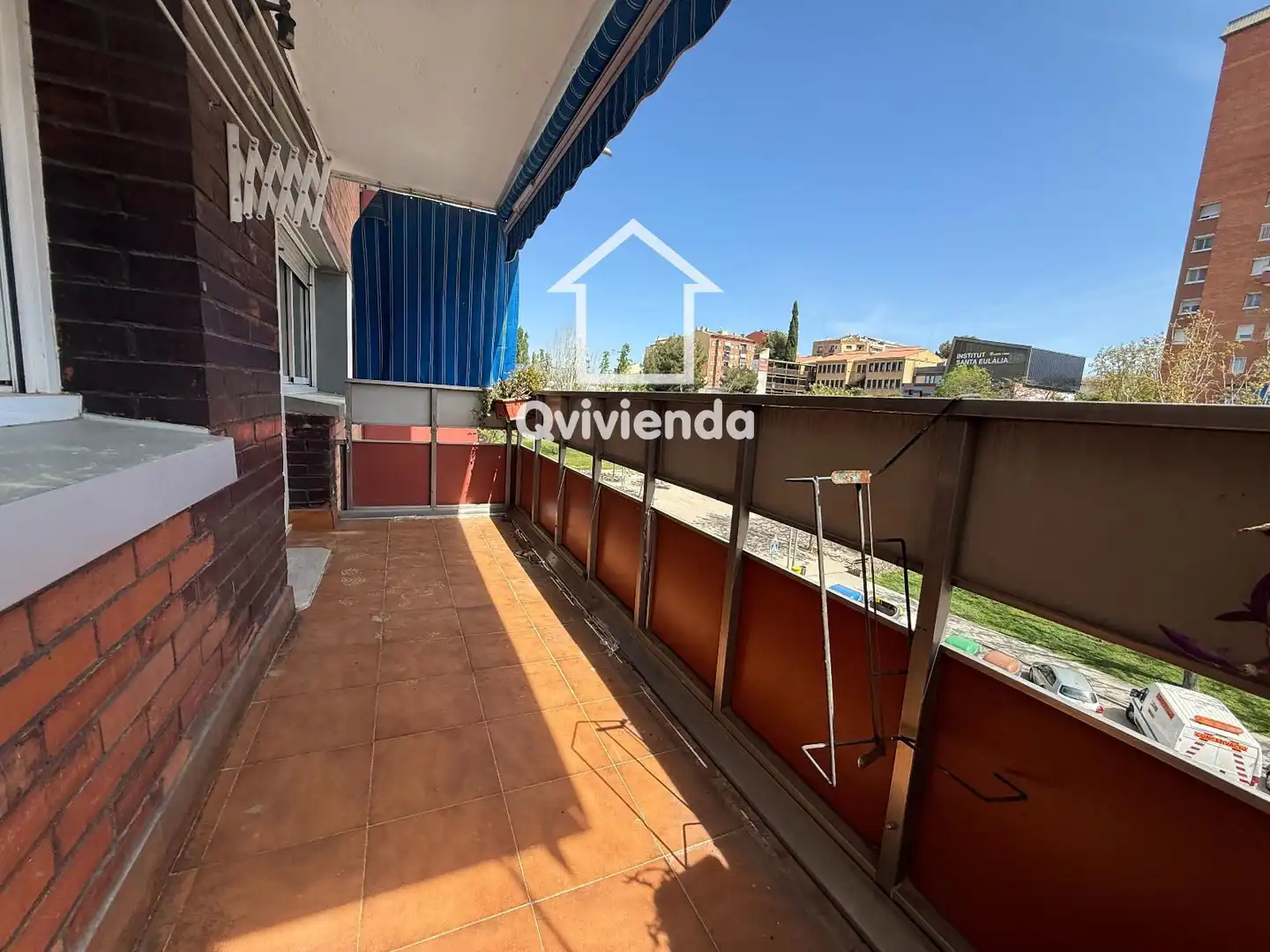 Vista exterior de Piso en venta en Terrassa con Calefacción y Terraza