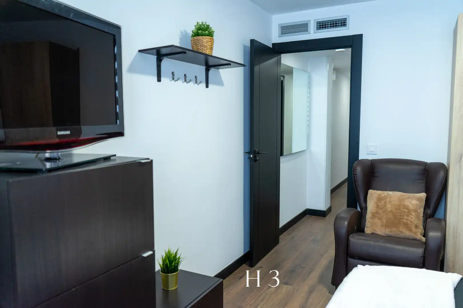 Bedroom of Flat for share in Zaragoza  with Air Conditioner, Heating and Private garden