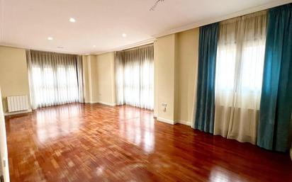 Living room of Flat for sale in Plasencia  with Air Conditioner, Heating and Terrace