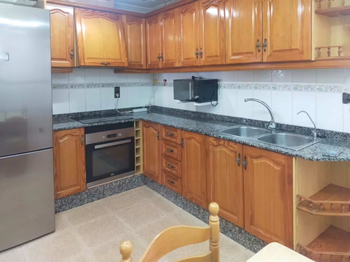 Cuina de Pis de lloguer en Elche / Elx amb Aire condicionat i Moblat