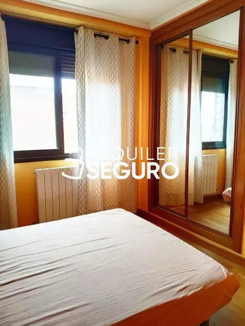 Schlafzimmer von Wohnung zur Miete in Madrid mit Heizung, Schwimmbad und Möbliert