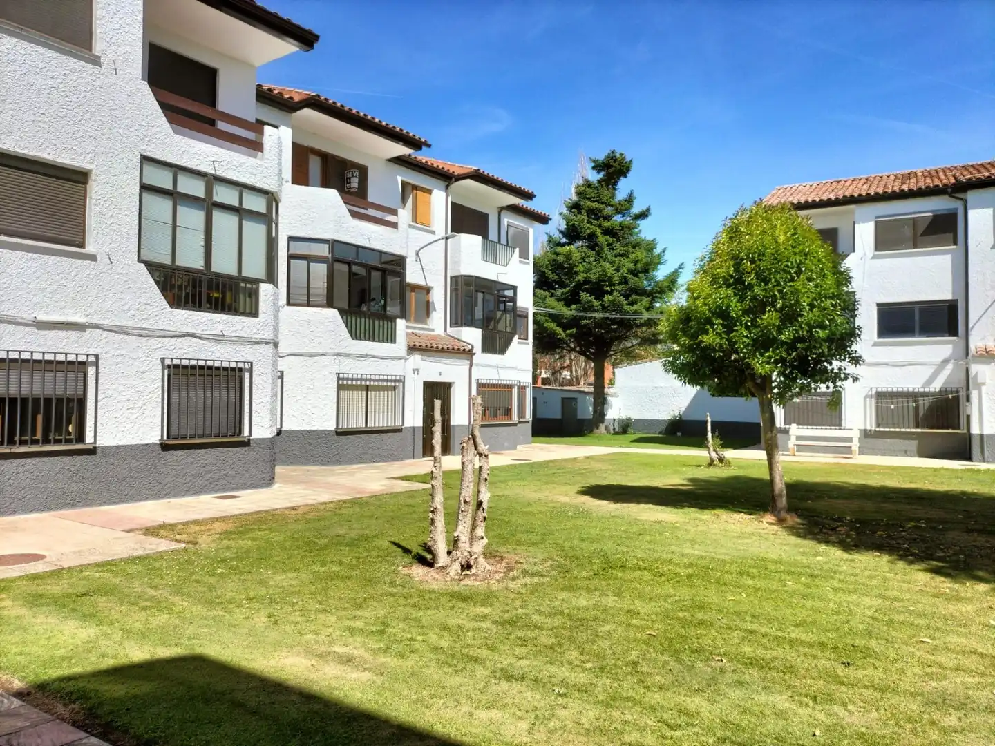 Vista exterior de Pis en venda en Villada amb Calefacció, Jardí privat i Terrassa
