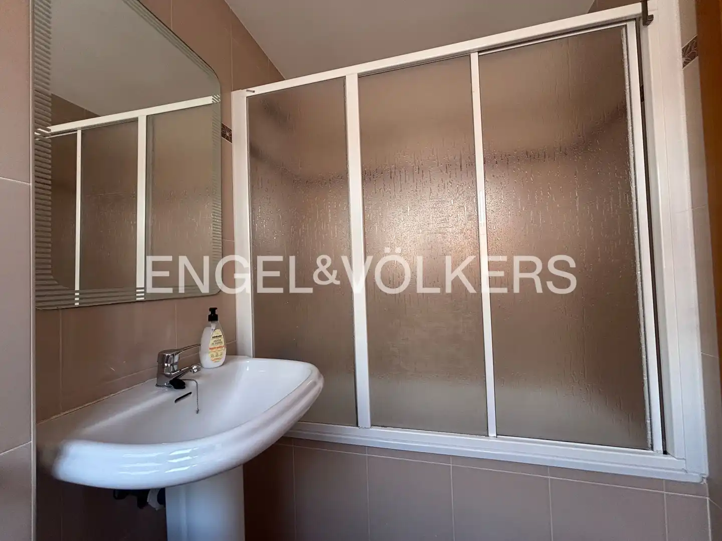Badezimmer von Wohnung zur Miete in Sagunto / Sagunt mit Klimaanlage, Heizung und Möbliert