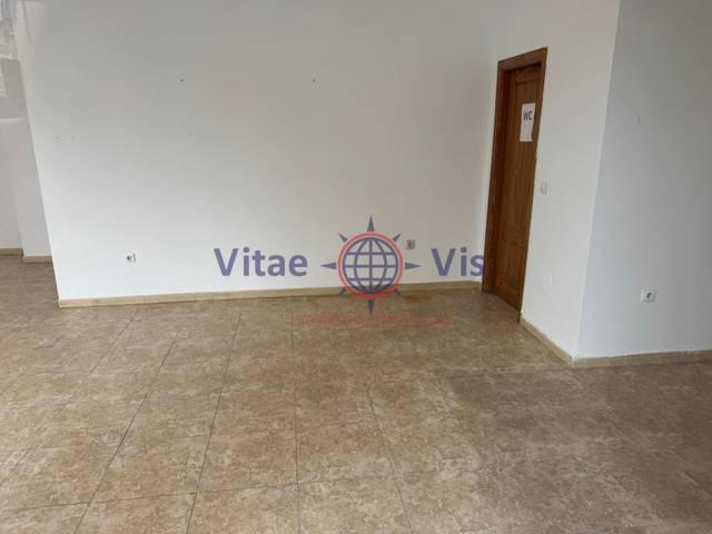 Local comercial en Alquiler en Calle Abeto en Tercia