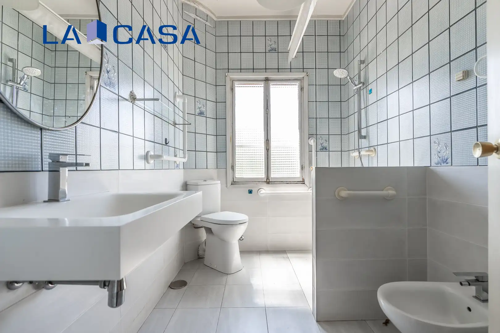Baño de Piso en venta en Madrid con Calefacción, Terraza y Trastero
